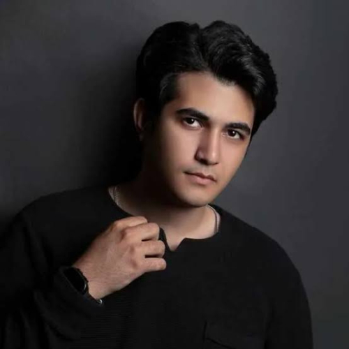 من فقط رد شد یک لحظه نگاهش کردم