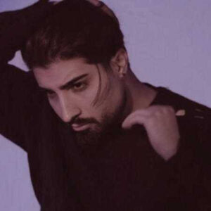 ﺗﻮ ﺑﺨﻦ ارام ﻣﻨﻴﺶ دورت ﺑﮕﺮدم ﺗﻮ ﻓﻘﻄ ﺳﻬﻢ ﻣﻨﻰ ﻋﺸﻖ ﻗﺸﻨﮕﻢ