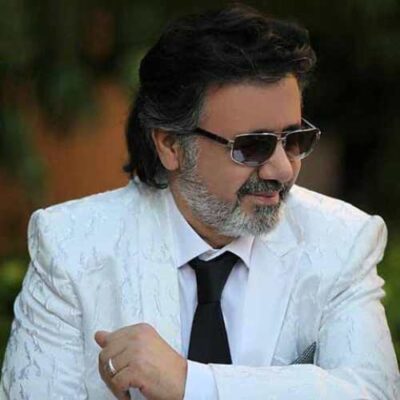یه حلقه طلایی اسمتو روش نوشتم