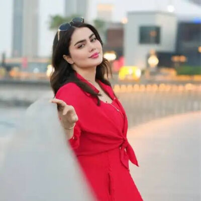 به آوازش میرقصم به هر سازش میرقصم